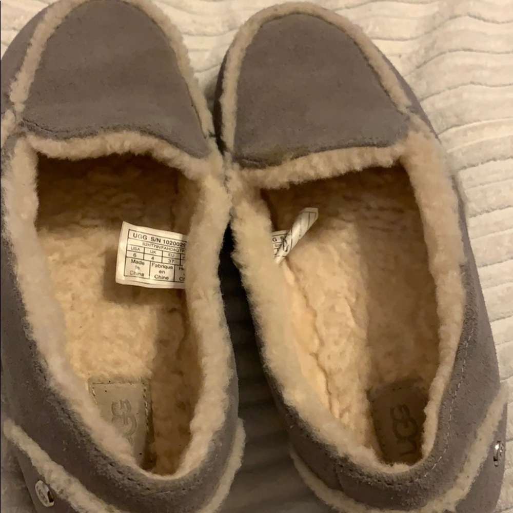 Ugg slippers pull on